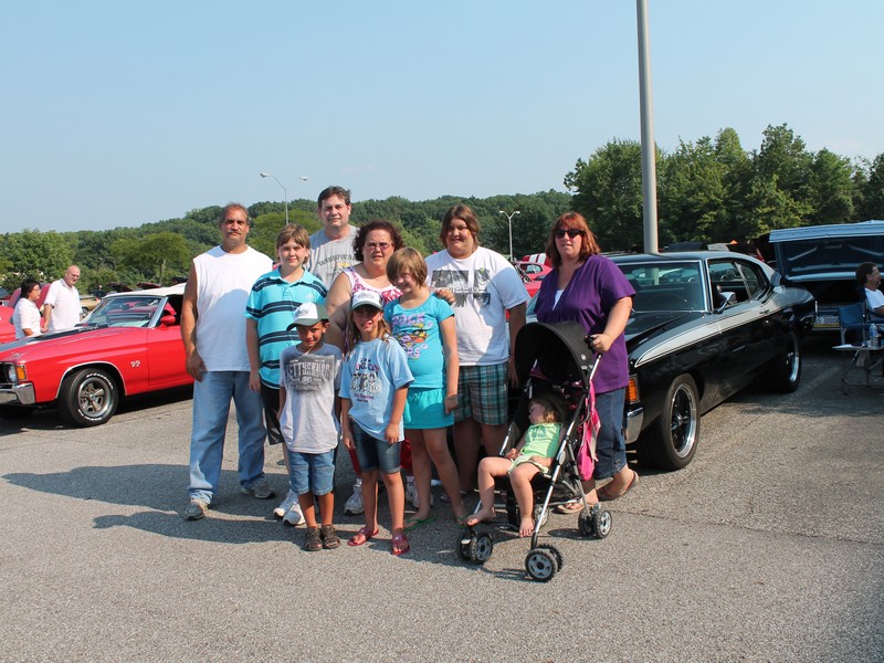 Michael, Jacob, Zachary, David, Me, Miranda, Leah, Lauren, Kim and Kaitlen.  Grumpy's brother and his kids stopped on their way back from Pennsylvania to Illinois to say hi at the NOCC show.