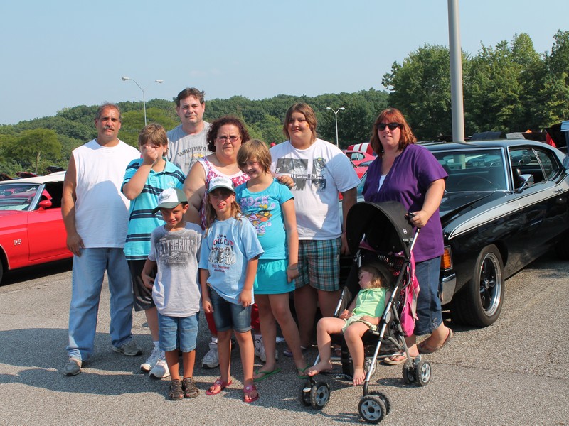 Michael, Jacob, Zachary, David, Me, Miranda, Leah, Lauren, Kim and Kaitlen.  Grumpy's brother and his kids stopped on their way back from Pennsylvania to Illinois to say hi at the NOCC show.