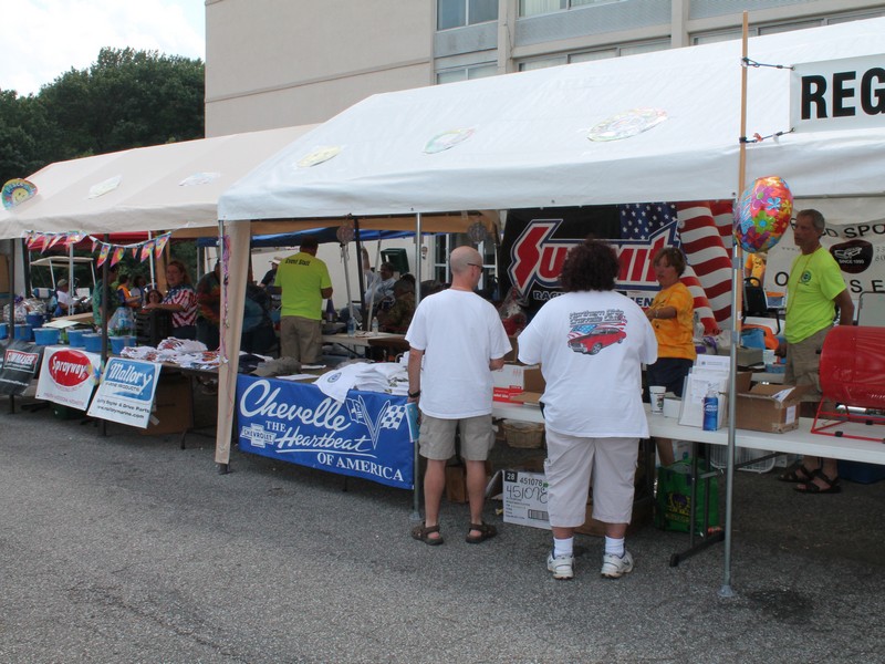 So many goodies under the tent. Registration, 50/50, chinese raffle prizes, t-shirts for sale and lots more