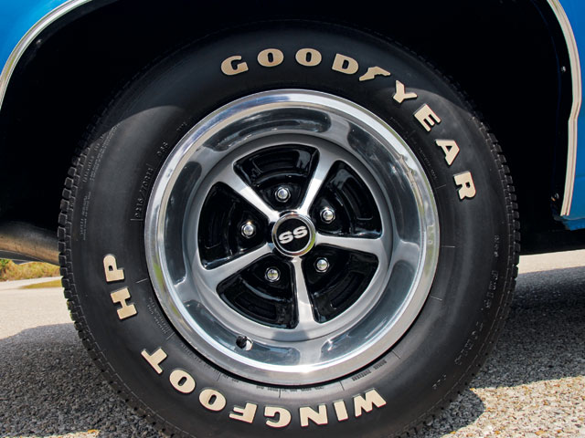 sucs 0732 06 z+1969 chevelle SS396+wheel