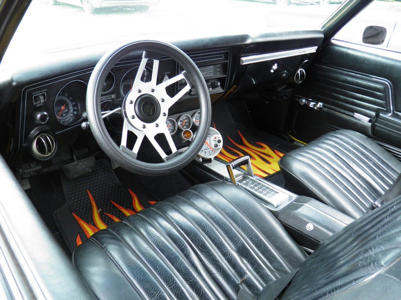 P9100599
The interior of the yellow Chevelle.